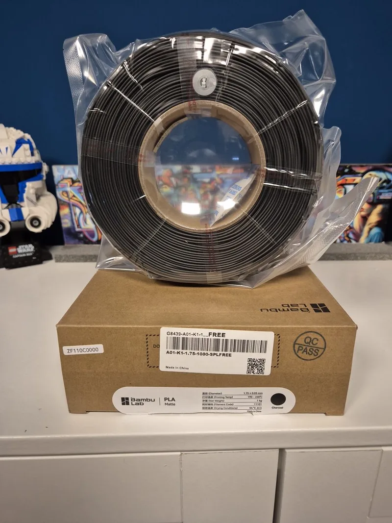 PLA Matte 1.75mm Filament – 1kg – zwart (charcoal black) - zonder spoel van Bambu Lab in Mat zwart – productfoto