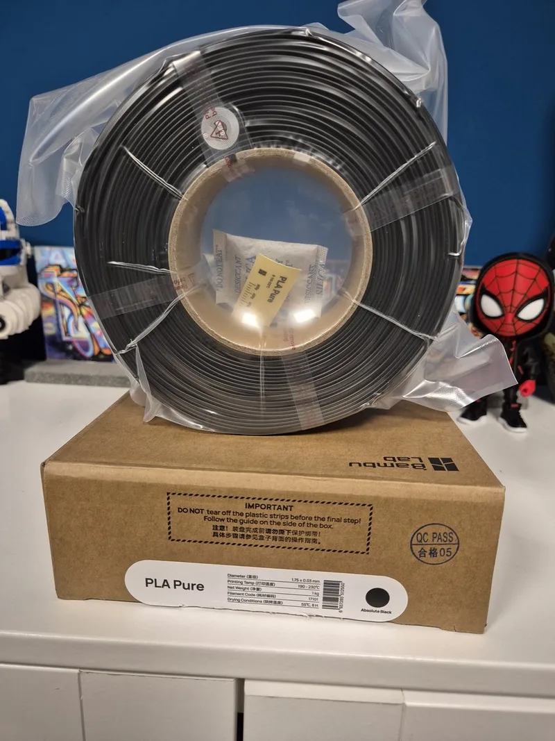 PLA Pure - Absolute Black - 3D Printer Filament - 1.75mm - 1kg - Premium Matte Refill van Bambu Lab in Zwart – productfoto